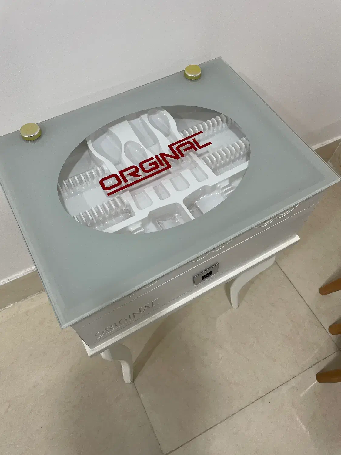 میز قاشق چنگال|میز و صندلی غذاخوری|قائن, |دیوار