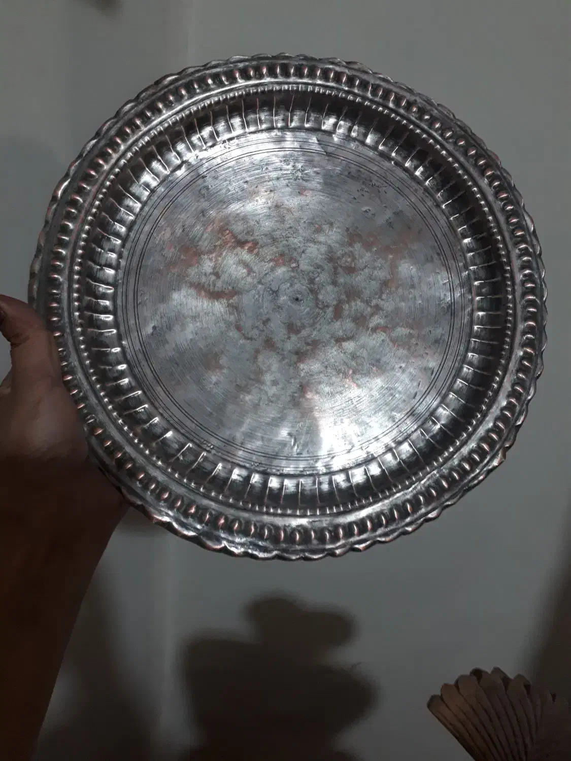 سینی مسی قدیمی|کلکسیون اشیاء عتیقه|کرمانشاه, |دیوار