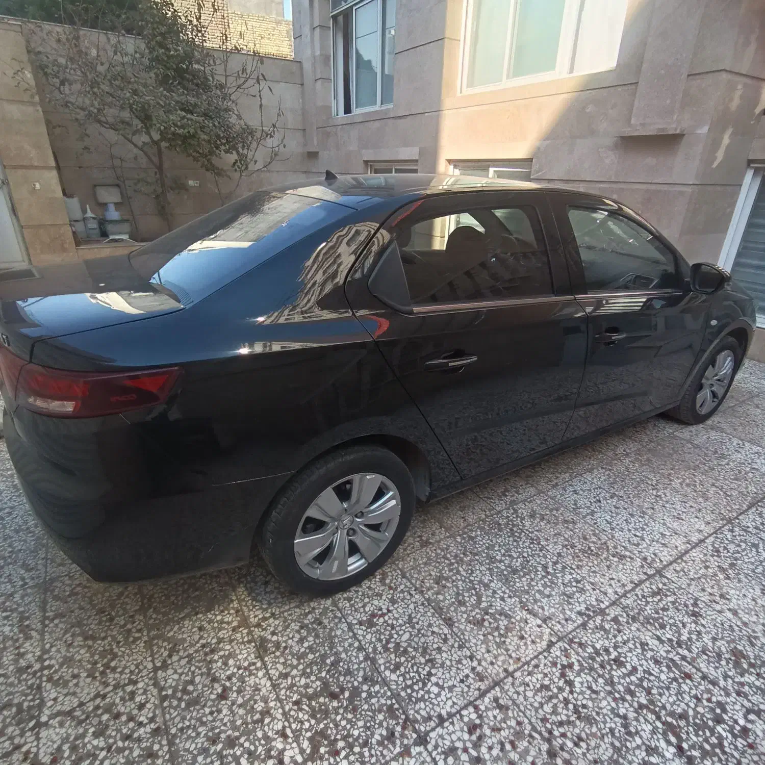 تارا ۴۰۲ v2|خودرو سواری و وانت|مشهد, عامل|دیوار