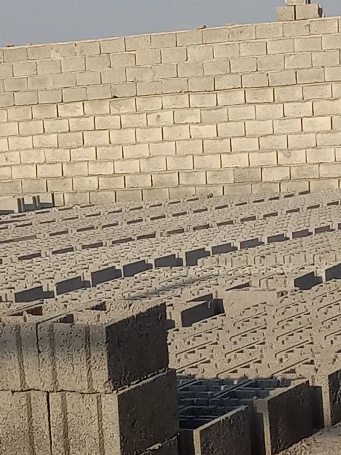 به یک نفر کارگر ماهر در بلوک زنی نیاز مندیم|استخدام معماری، عمران و ساختمانی|تبریز, |دیوار