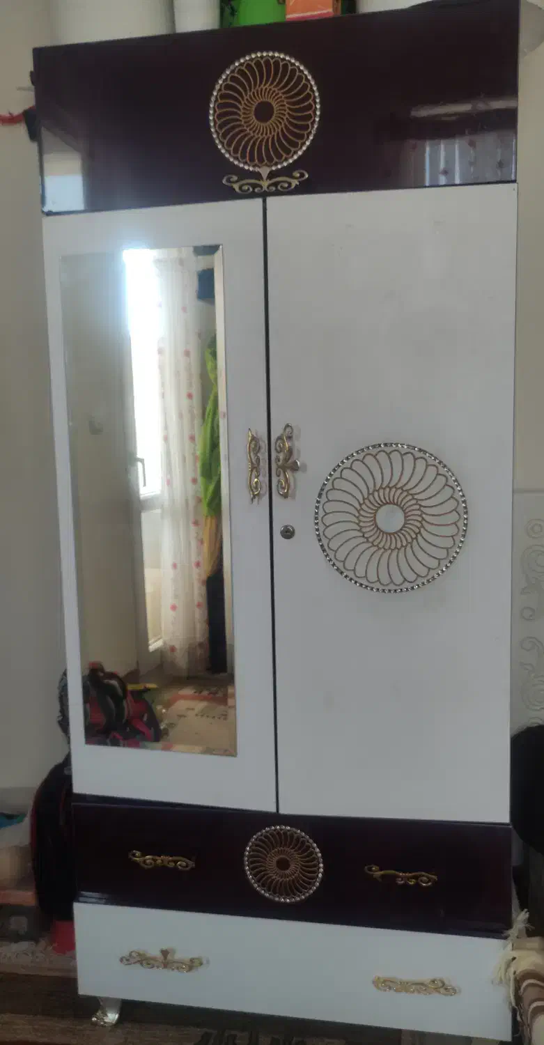 تخت ، کمد ، بوفه|مبلمان خانگی و میز عسلی|محلات, |دیوار