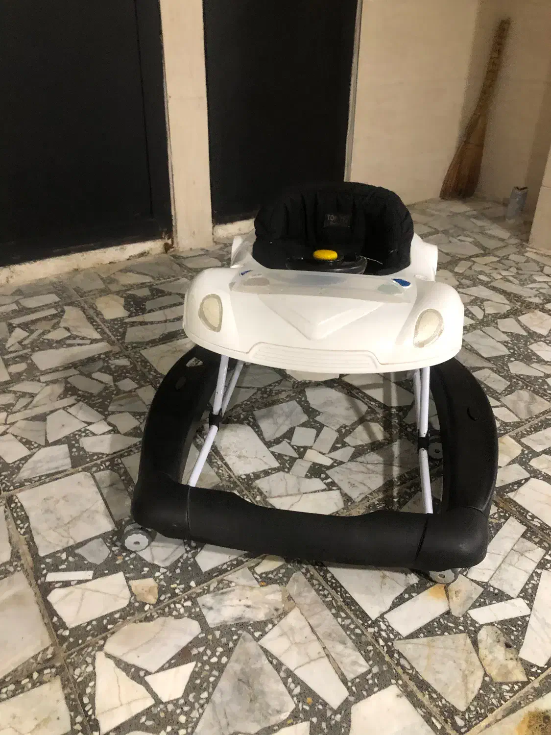 کالسکه یک تومن|کالسکه و لوازم جانبی|رشت, رشتیان|دیوار