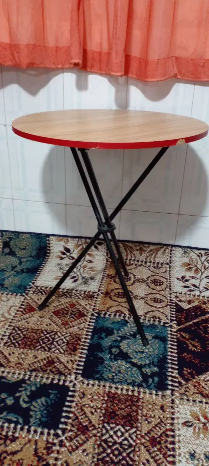 با سلام  یک عدد میز  خاطره  سالم|میز و صندلی غذاخوری|گرگان, |دیوار