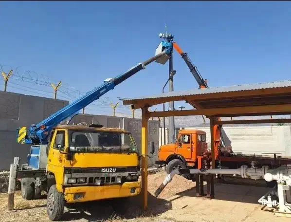 جرثقیل کفی تک و بالابر سبددار خاور نیسان|خدمات حمل و نقل|یاسوج, |دیوار