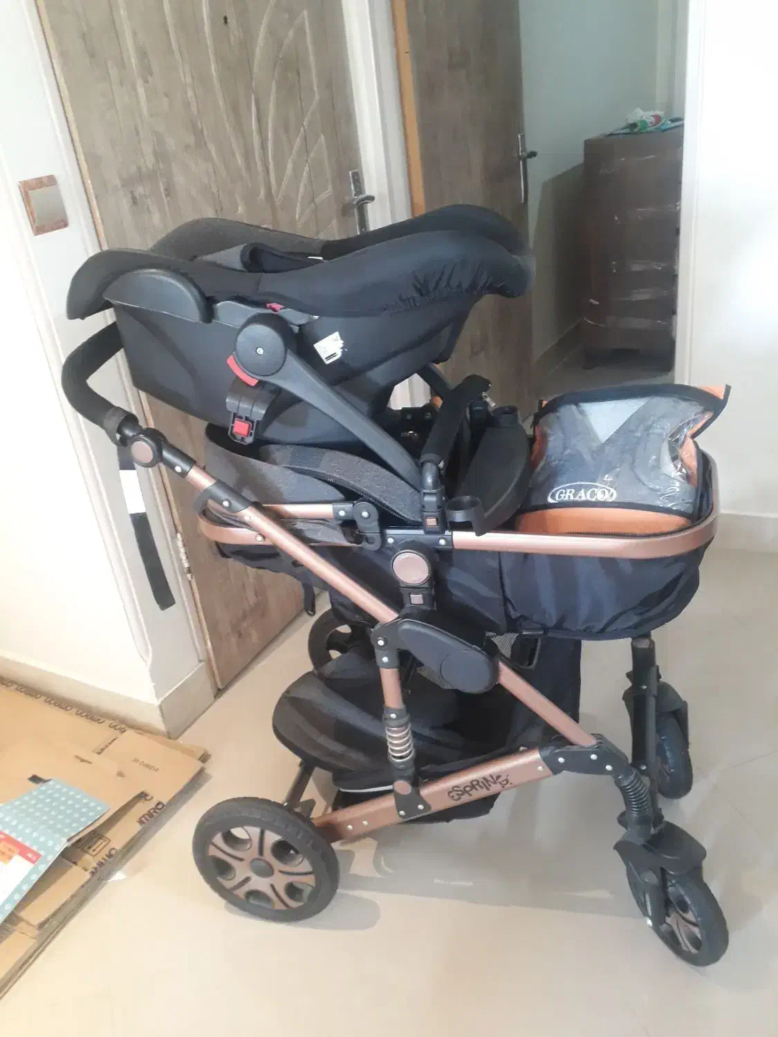 کالسکه و کریر آسپرینگ در حد نو به همراه اغوش|کالسکه و لوازم جانبی|بابلسر, |دیوار