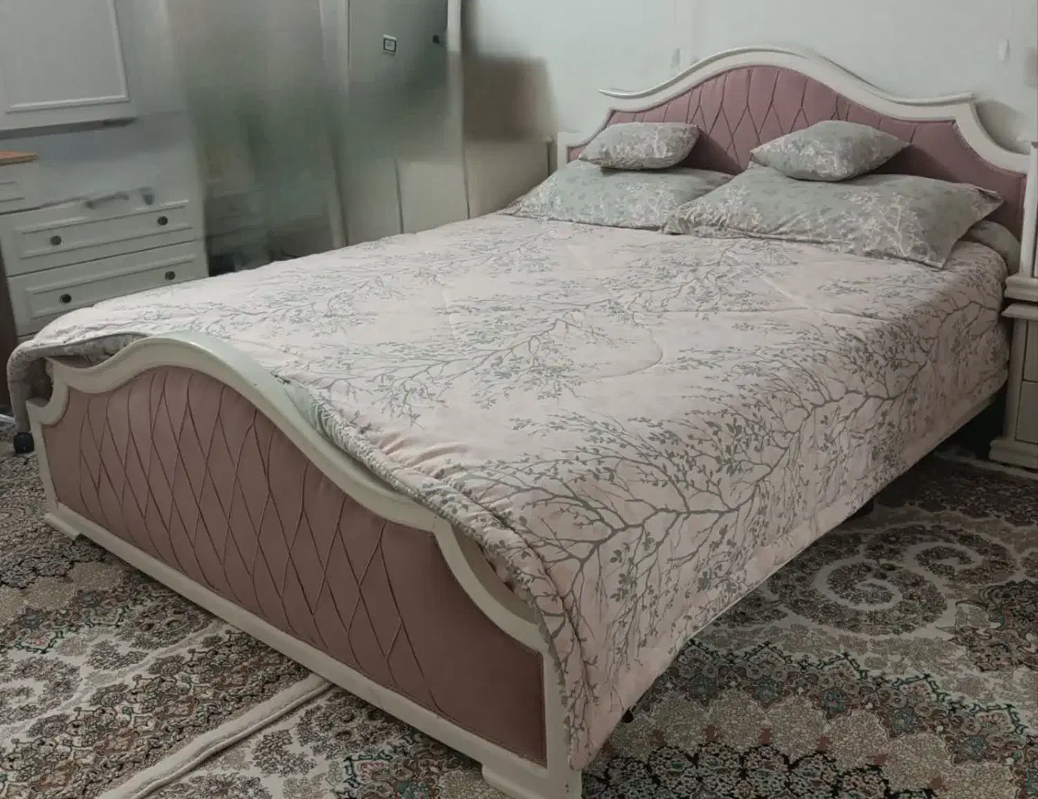 سرویس خواب سفید رنگ|تخت و سرویس خواب|ملایر, |دیوار