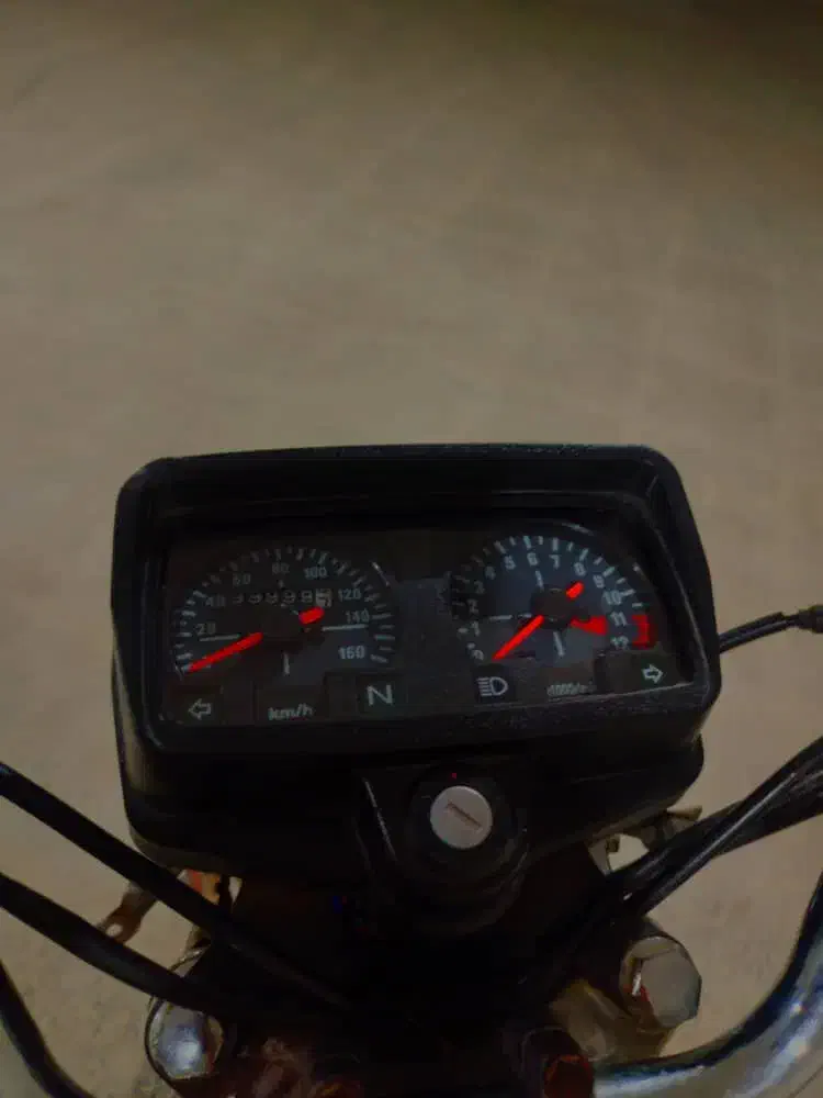 موتورسیکلت|موتورسیکلت|شیراز, سرو|دیوار