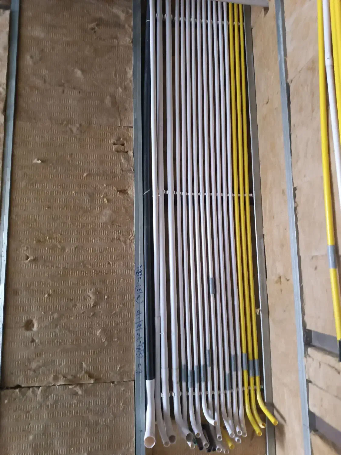 نیازمند برقکار ماهر و نیمه ماهر با اسکان|استخدام معماری، عمران و ساختمانی|پردیس, فاز ۴|دیوار