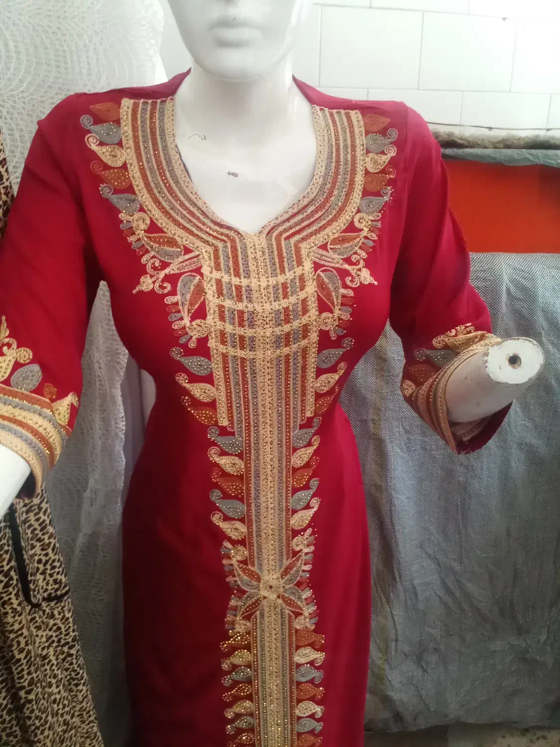 اجناس وارداتی آرمان|لباس|اصفهان, کوی گلزار|دیوار