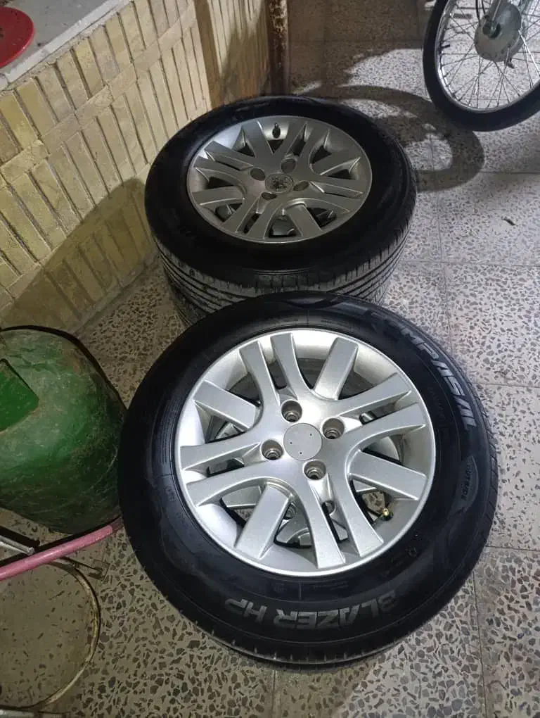 رینگ لاستیک و باتری|قطعات یدکی و لوازم جانبی|خورموج, |دیوار