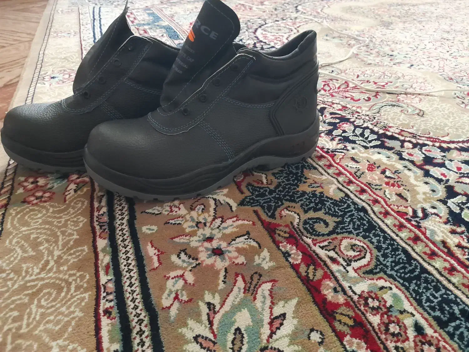 کفش ایمنی نو خارجی سایز ۴۰|کیف، کفش، کمربند|صحنه, |دیوار