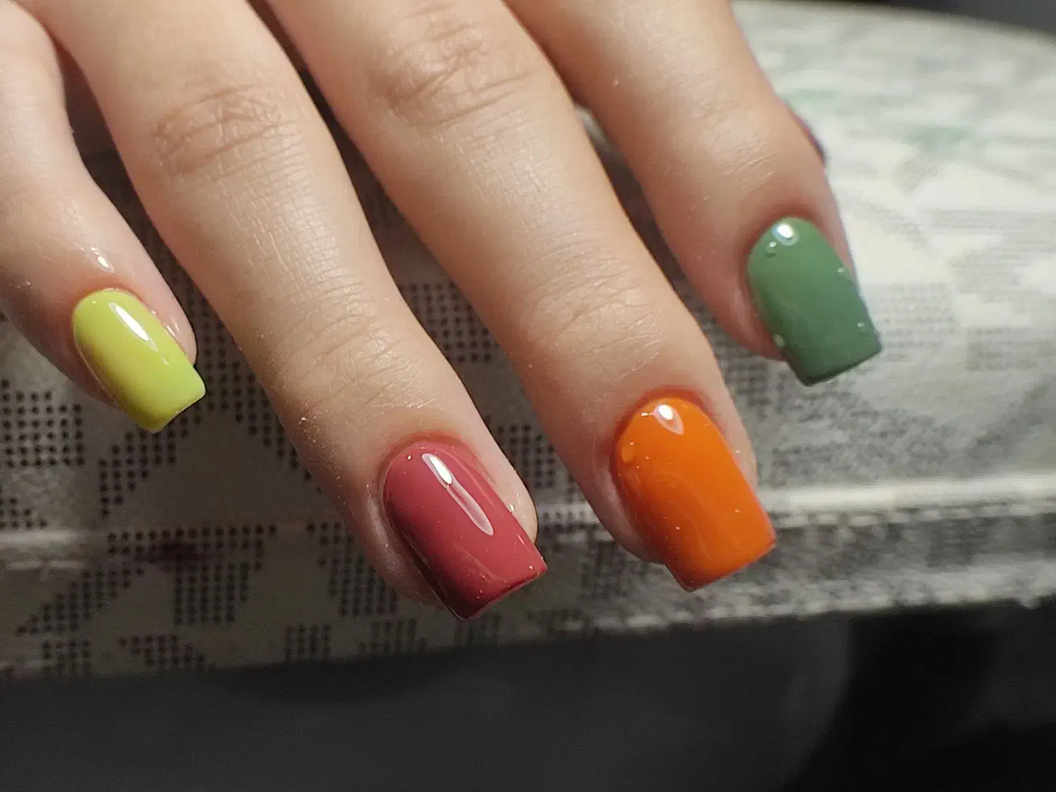 کاشت ناخن با تخفیف یلدایی|خدمات آرایشگری و زیبایی|پرند, فاز ۶|دیوار