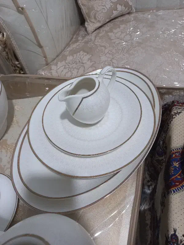 سرویس چینی تقدیس ۲۴ نفره طرح روجا، شیری رنگ|ظروف سرو و پذیرایی|قم, باجک سه|دیوار