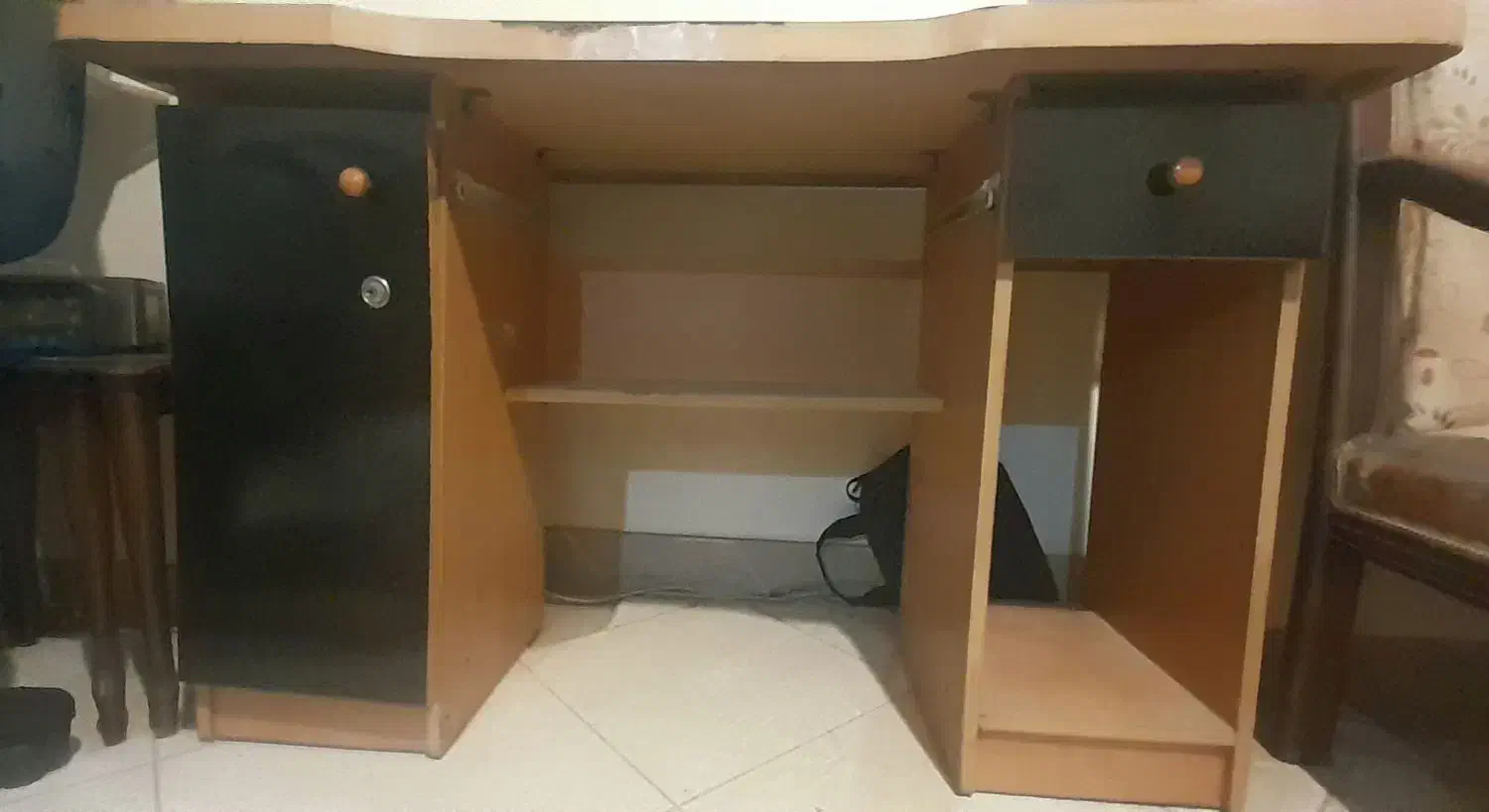 میز و صندلی|میز تحریر و کامپیوتر|هشتگرد, فاز ۱ مهستان|دیوار