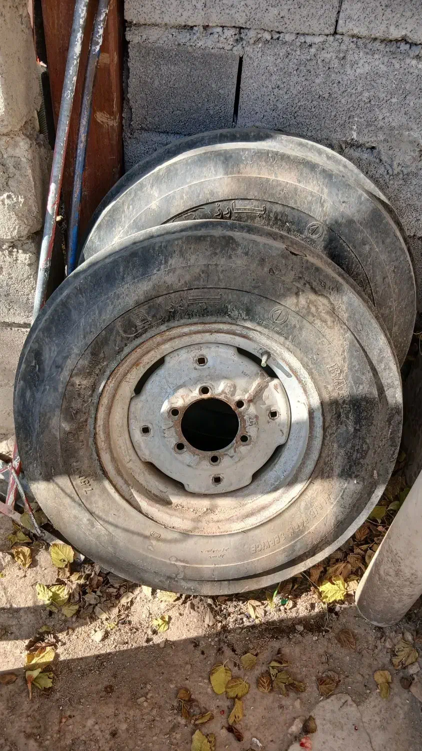 لاستیک جلو تراکتور ۲۸۵|قطعات یدکی و لوازم جانبی|بیستون, |دیوار