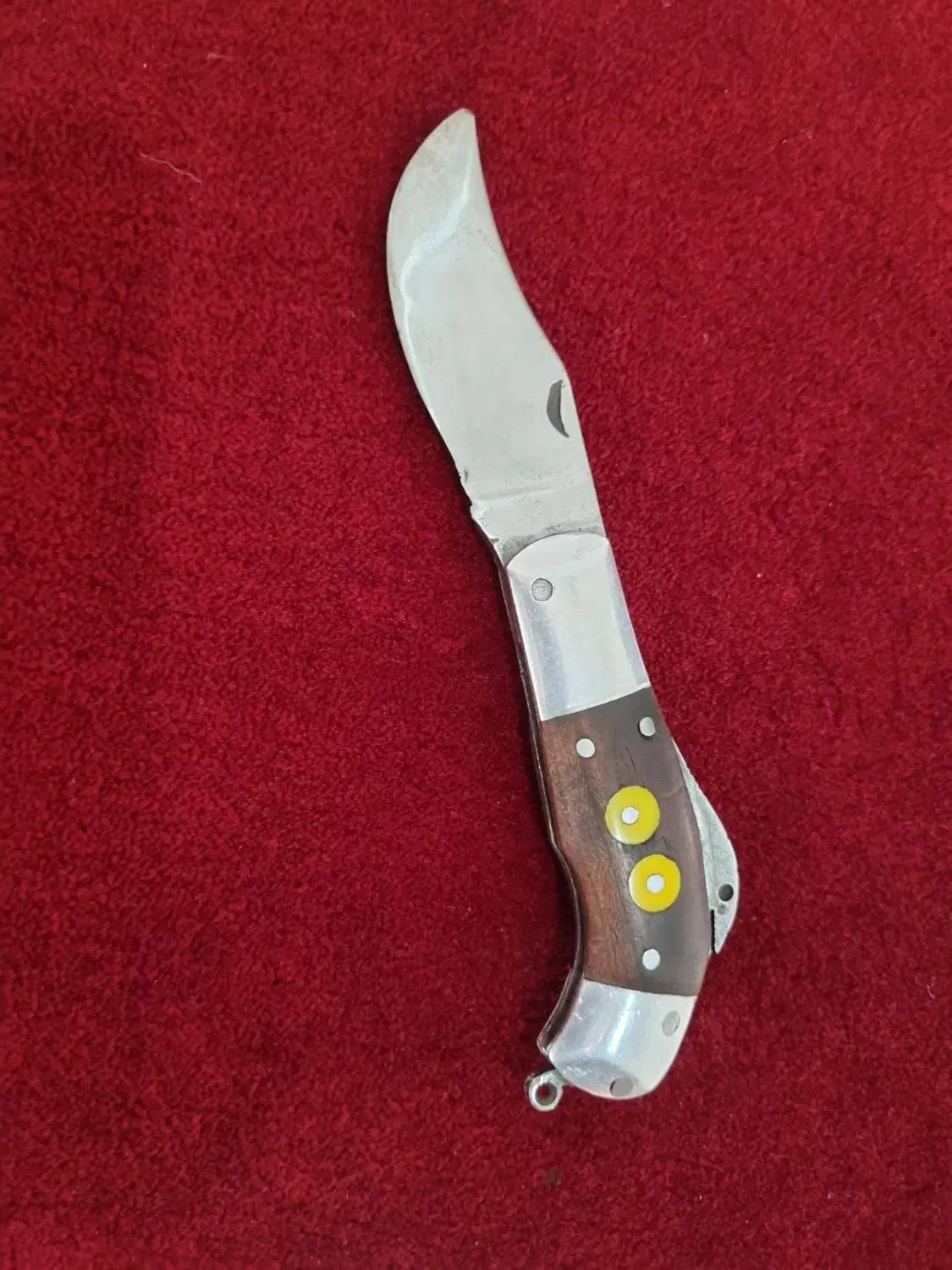 چاقو دنده ای|کلکسیون اشیاء عتیقه|بن, |دیوار