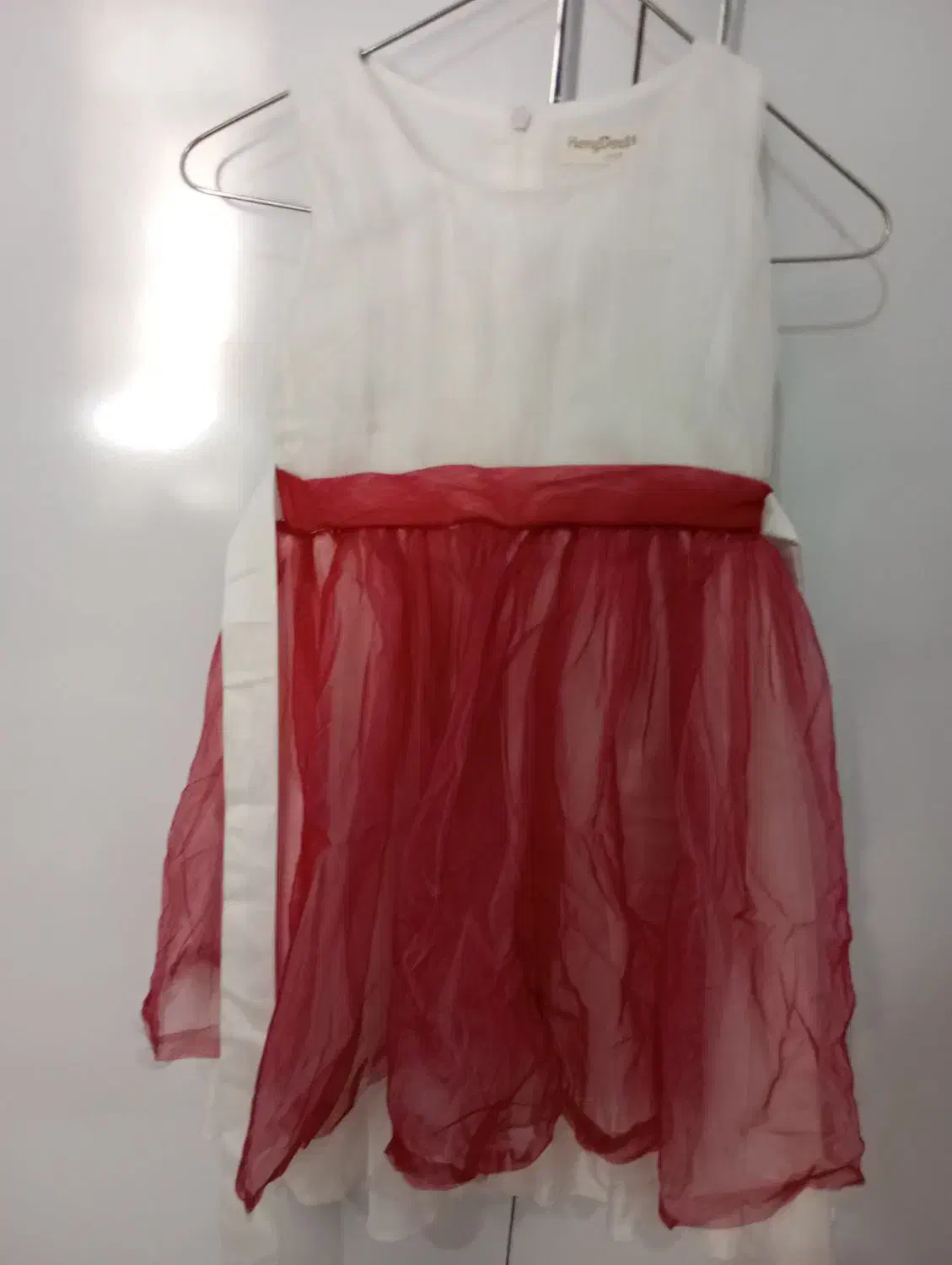 مقداری لباس درحدنونو|لباس|شیراز, مسلم|دیوار