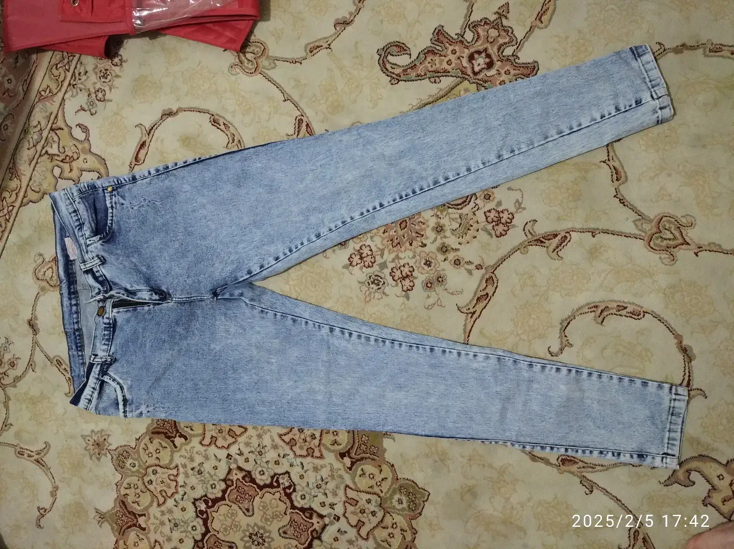 تعدادی تیشرت و بلوز و شلوار نو و در حد نو|لباس|قائمشهر, |دیوار