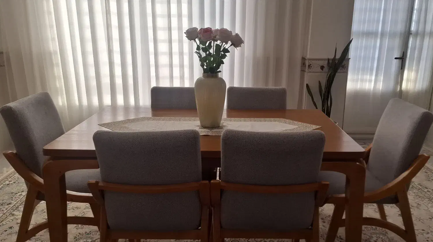 میز نهار خوری|میز و صندلی غذاخوری|کشکوئیه, |دیوار