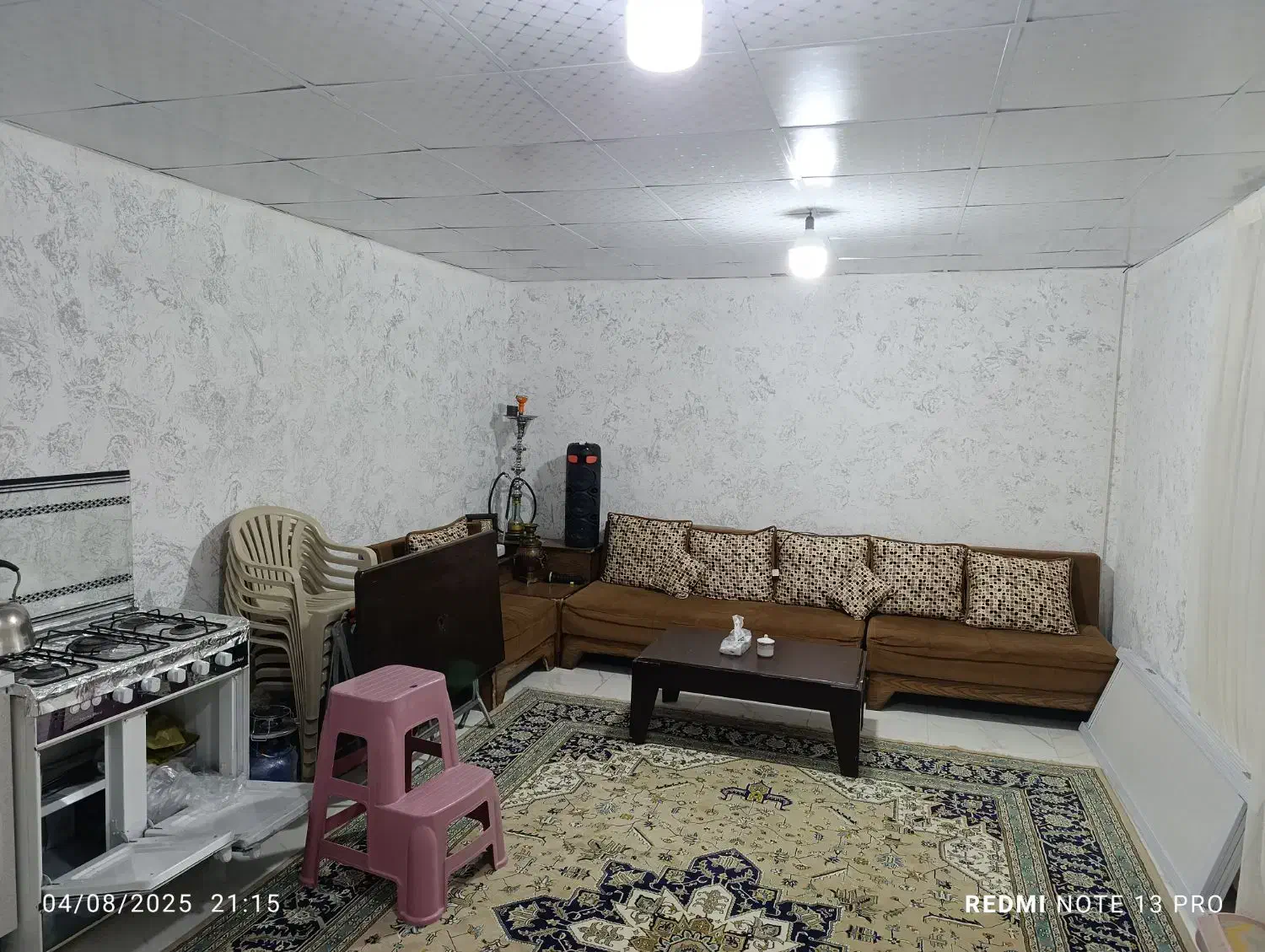 اجاره روزانه باغچه|اجارهٔ کوتاه‌مدت ویلا و باغ|رباط‌کریم, حصار مهتر|دیوار