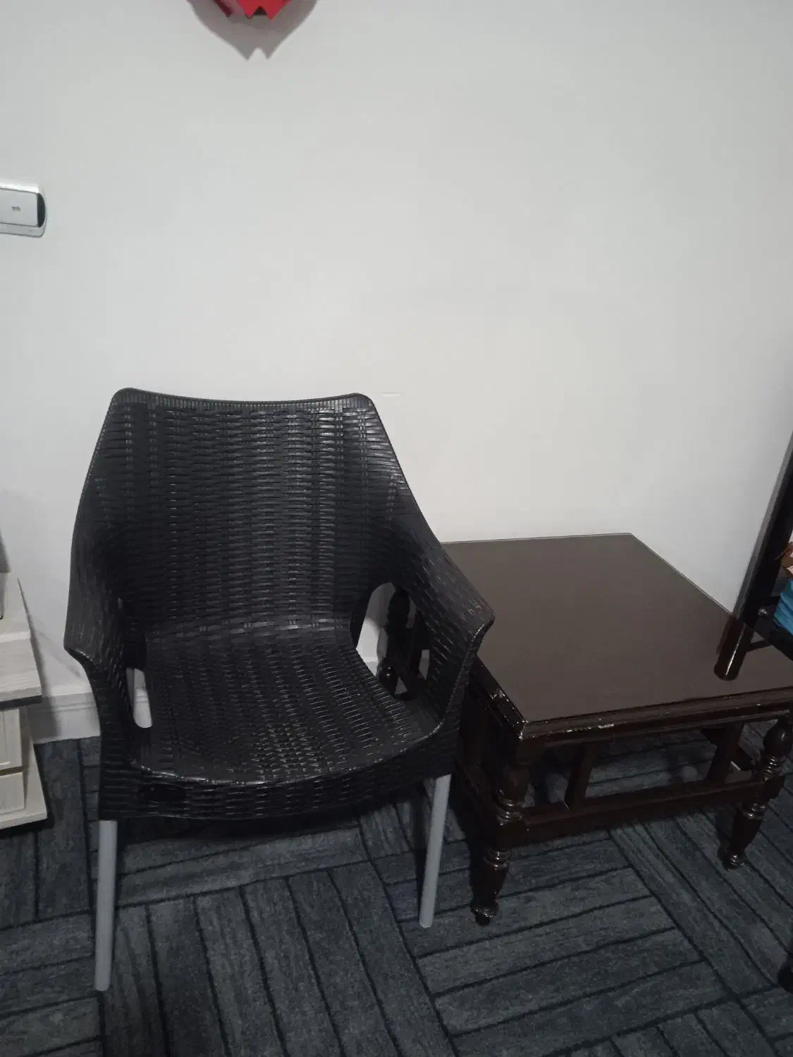 صندلی و میز|صندلی و نیمکت|بروجرد, |دیوار