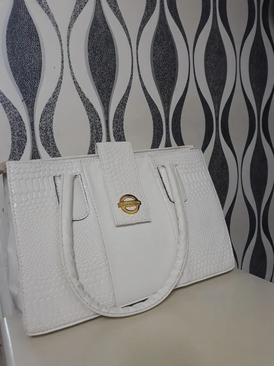 کیف زنانه کاملا نو میباشد یکصد و سی هزار تومان|کیف، کفش، کمربند|سمنان, |دیوار