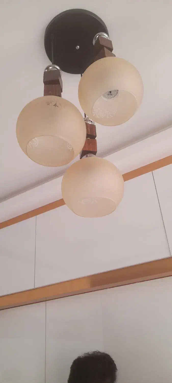 لوستر نو هست خیلی تمیز|لوستر و چراغ آویز|اصفهان, کوجان|دیوار