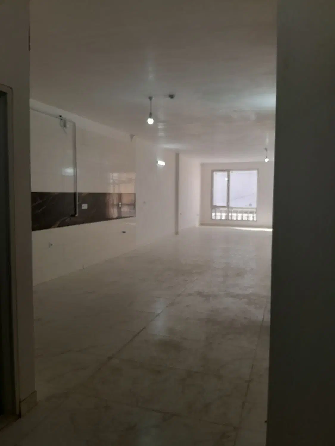 آپارتمان چهار راه باغمیری ۹۵ متری خام کلید اول|فروش آپارتمان|بروجرد, |دیوار