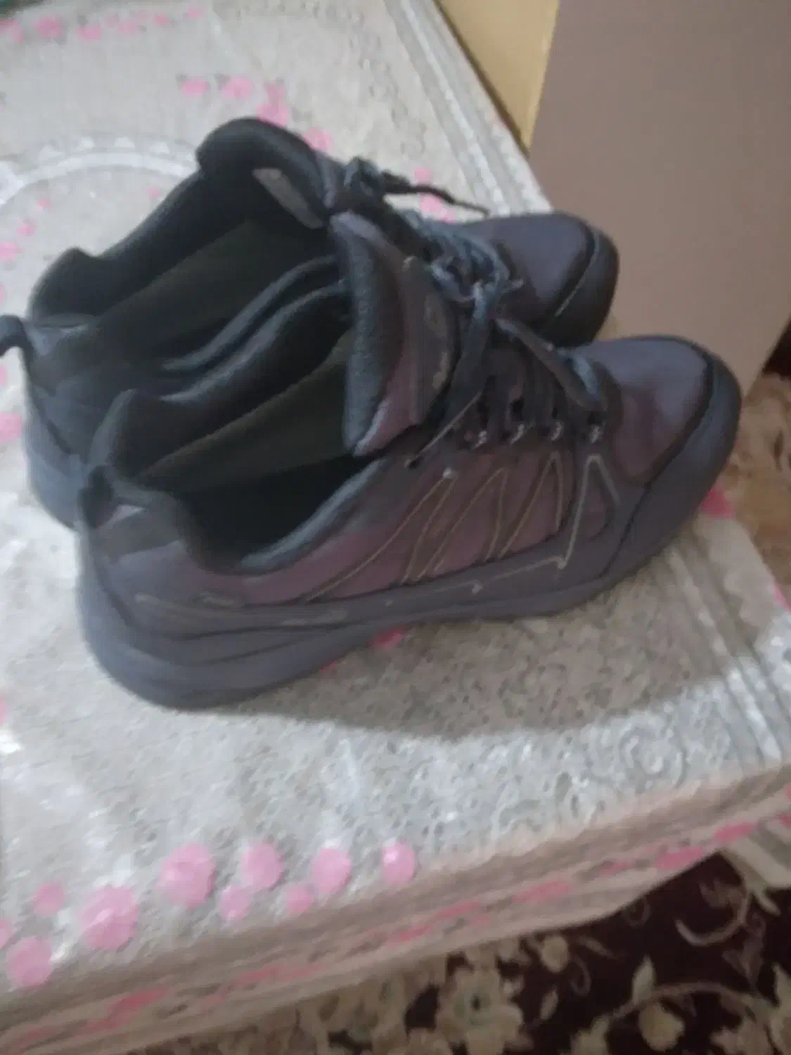 یک جفت کفش اسپرت خارجی|کیف، کفش، کمربند|شاهینشهر, مسکن مهر|دیوار