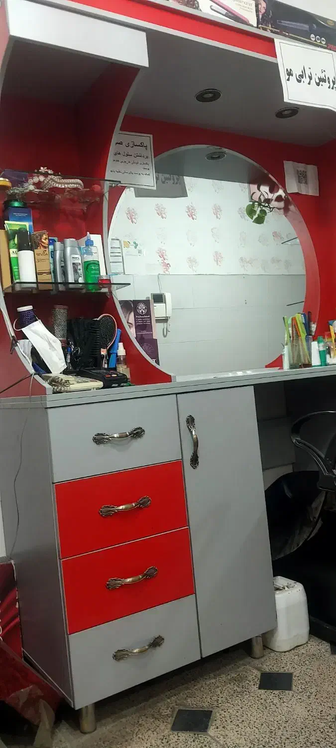 دکور اراشگاه|آرایشگاه و سالن‌های زیبایی|همدان, |دیوار