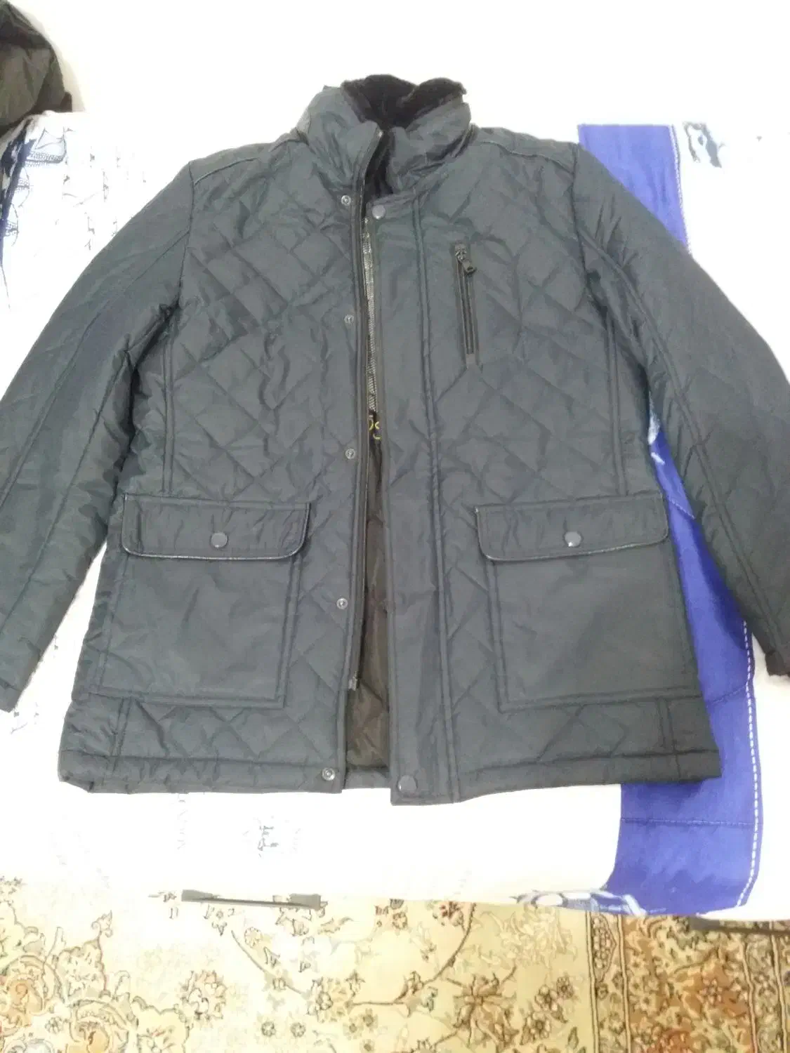 کاپشن نو|لباس|رشت, پیرکلاچای|دیوار