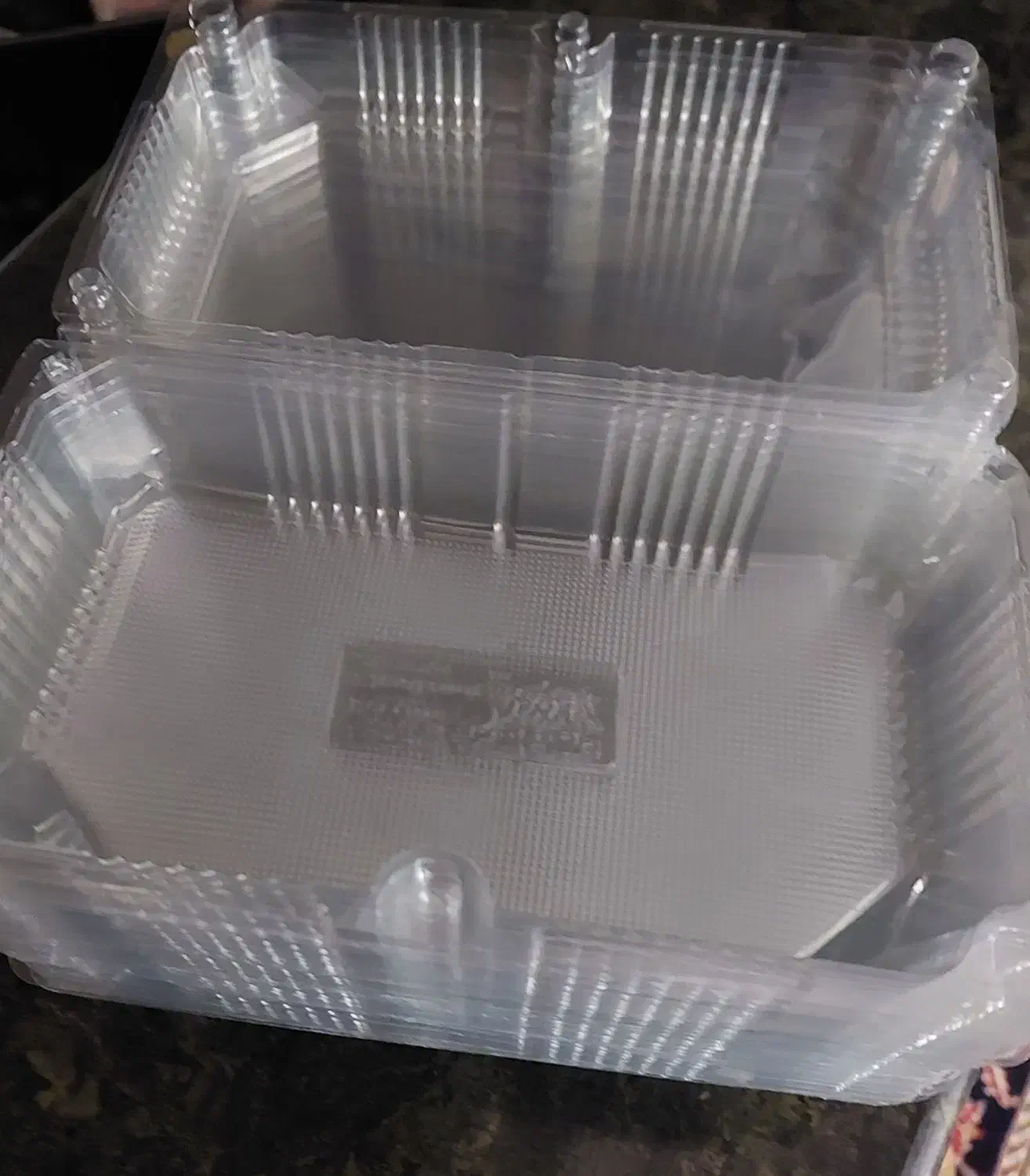 ظروف یکبار مصرف|ظروف نگهدارنده، پلاستیکی، یکبارمصرف|مهاجران, |دیوار