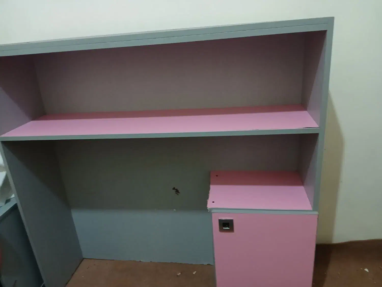 یک عدد میز به همراه شلف|میز تحریر و کامپیوتر|کرمان, |دیوار