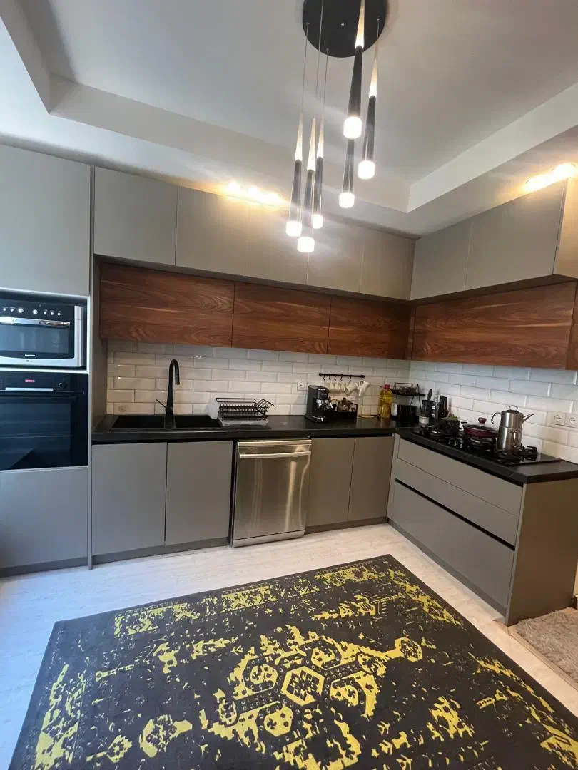 ۱۱۵متر  دادمان درحد‌نوساز  غرق‌نور  لابی‌دار