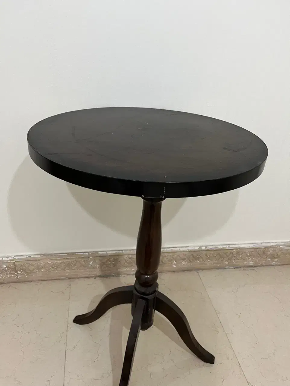 میز چوبی خاطره|میز تلفن|اهواز, فرهنگ شهر|دیوار