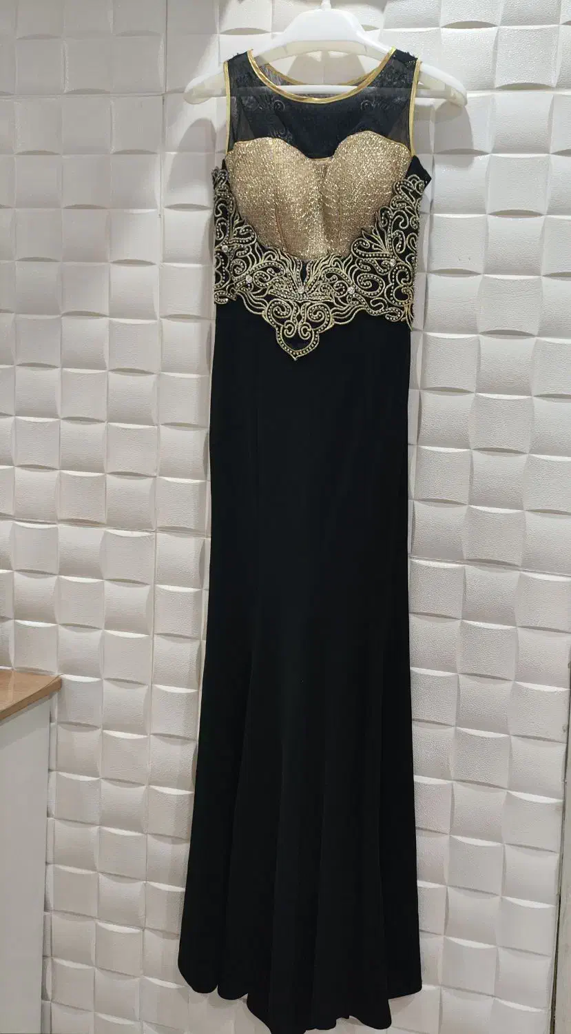 پیراهن مجلسی|لباس|قدس, شهر‌قدس|دیوار