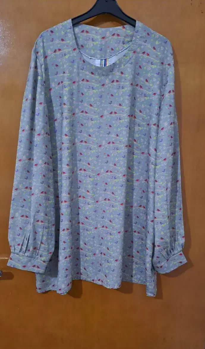 تعدادی شرمیز زیبا|لباس|دورود, |دیوار