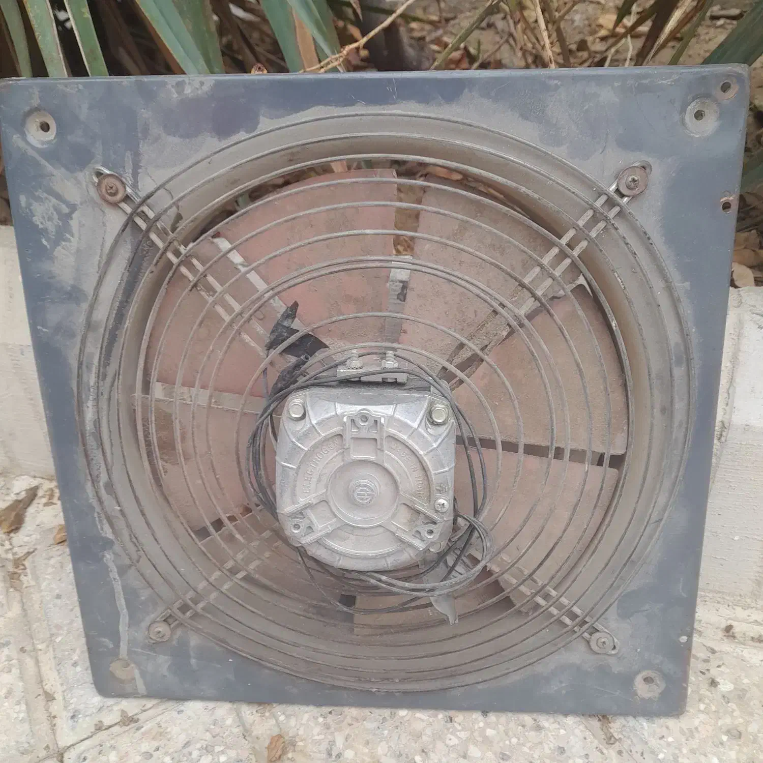 فن وهوا کش موتور قوی سالم جنس قدیمی|پنکه و تصفیه‌کنندهٔ هوا|مشهد, شهرک مهرگان|دیوار