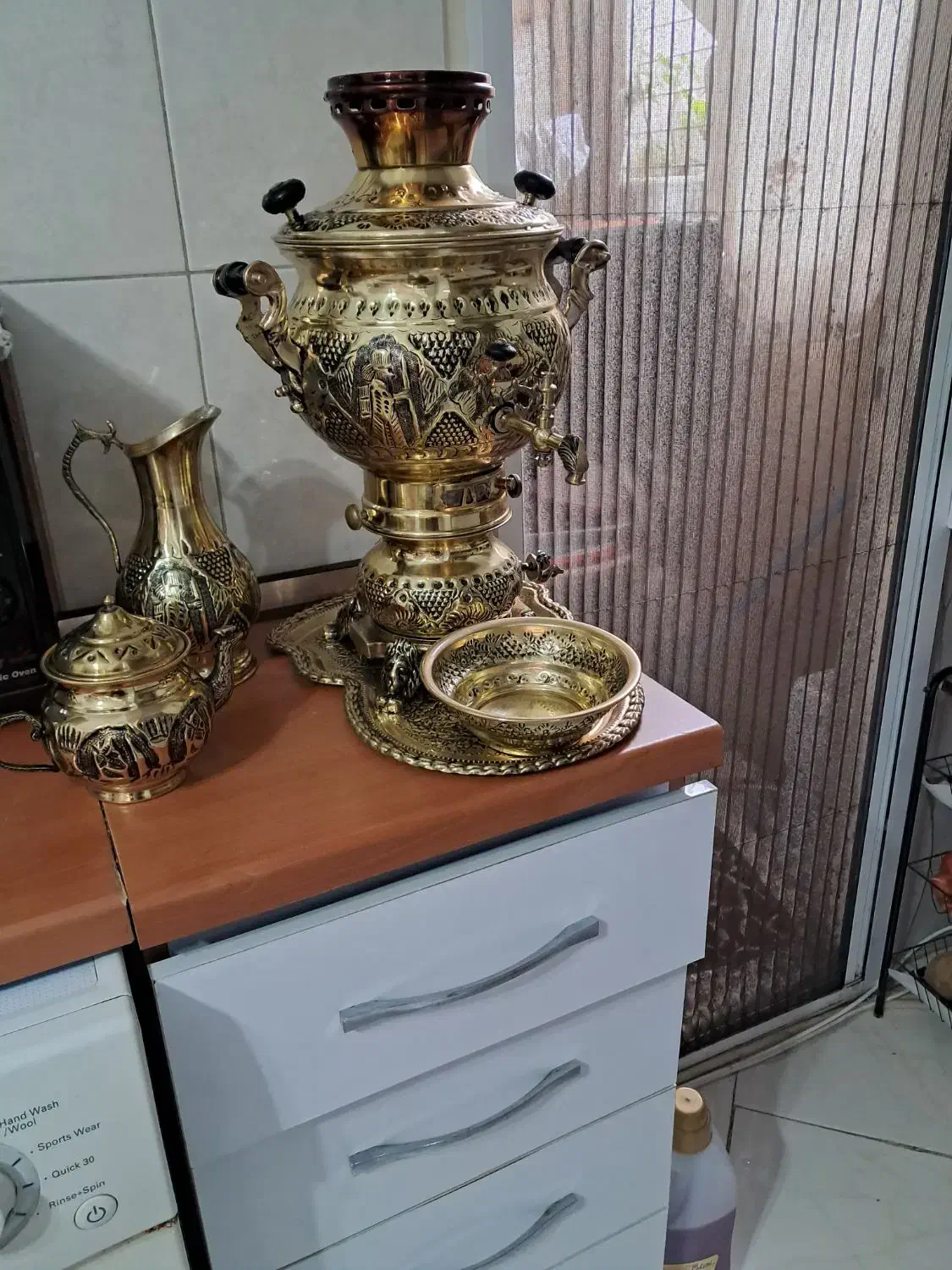 سماور برنجی اعلا اصفهان کار دست طرح هخامنش|سماور، چایساز، قهوهساز|رشت, هلال احمر|دیوار