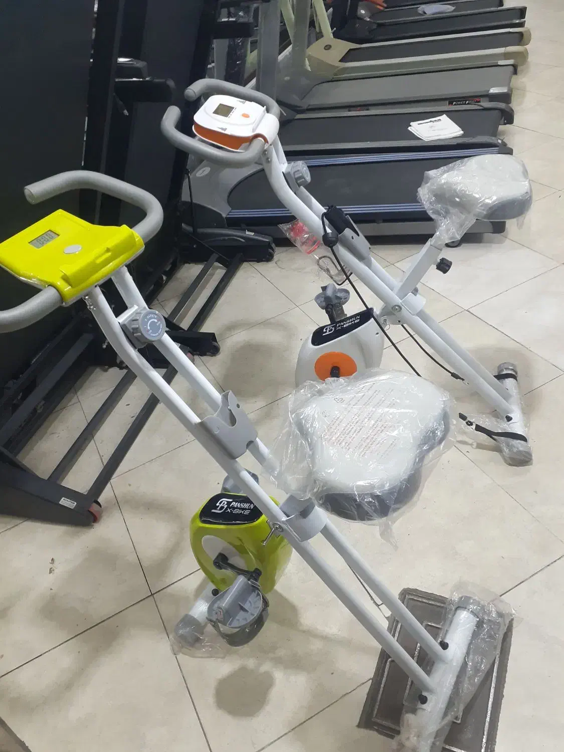 دوچرخه ثابت  آکبند ( تاشو ) طرح جدید ( آپارتمانی )|تجهیزات ورزشی|تبریز, |دیوار