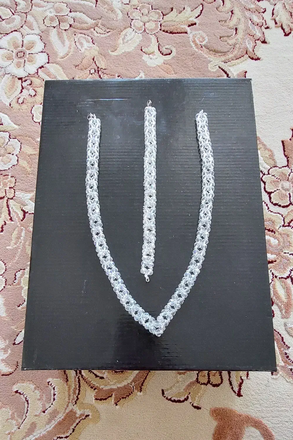 گردنبند|بدلیجات|میانه, |دیوار