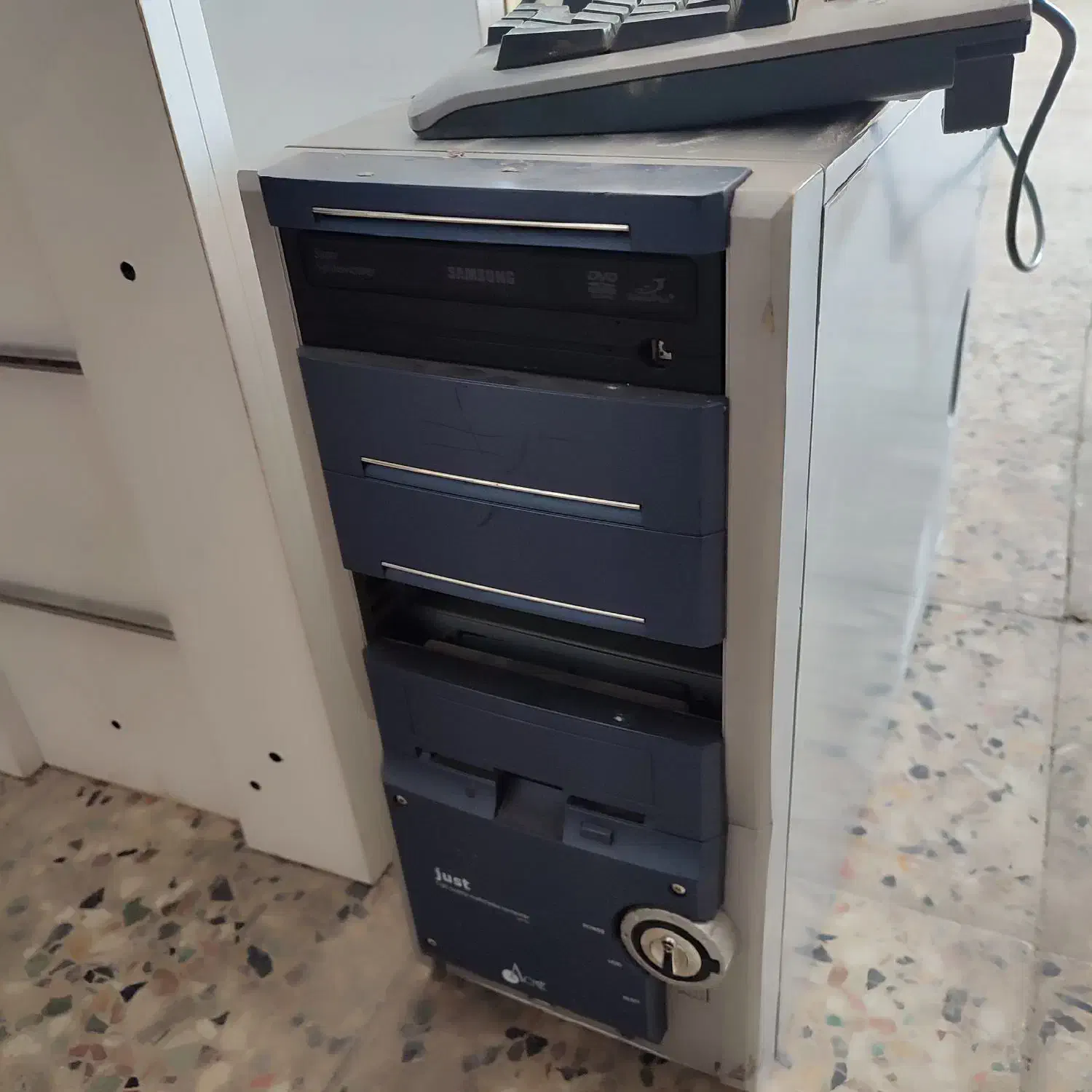 کامپیوتر + مانیتور + کیبرد + موس|رایانه رومیزی|ازنا, |دیوار