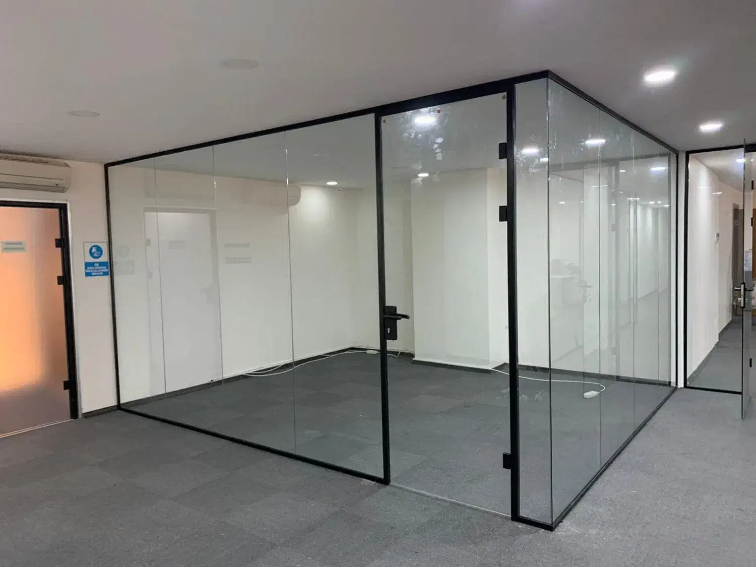 شیشه سکوریت و بالکن شیشه ای  و پارتیشن شیشه ای|خدمات پیشه و مهارت|تهران, تهرانپارس غربی|دیوار