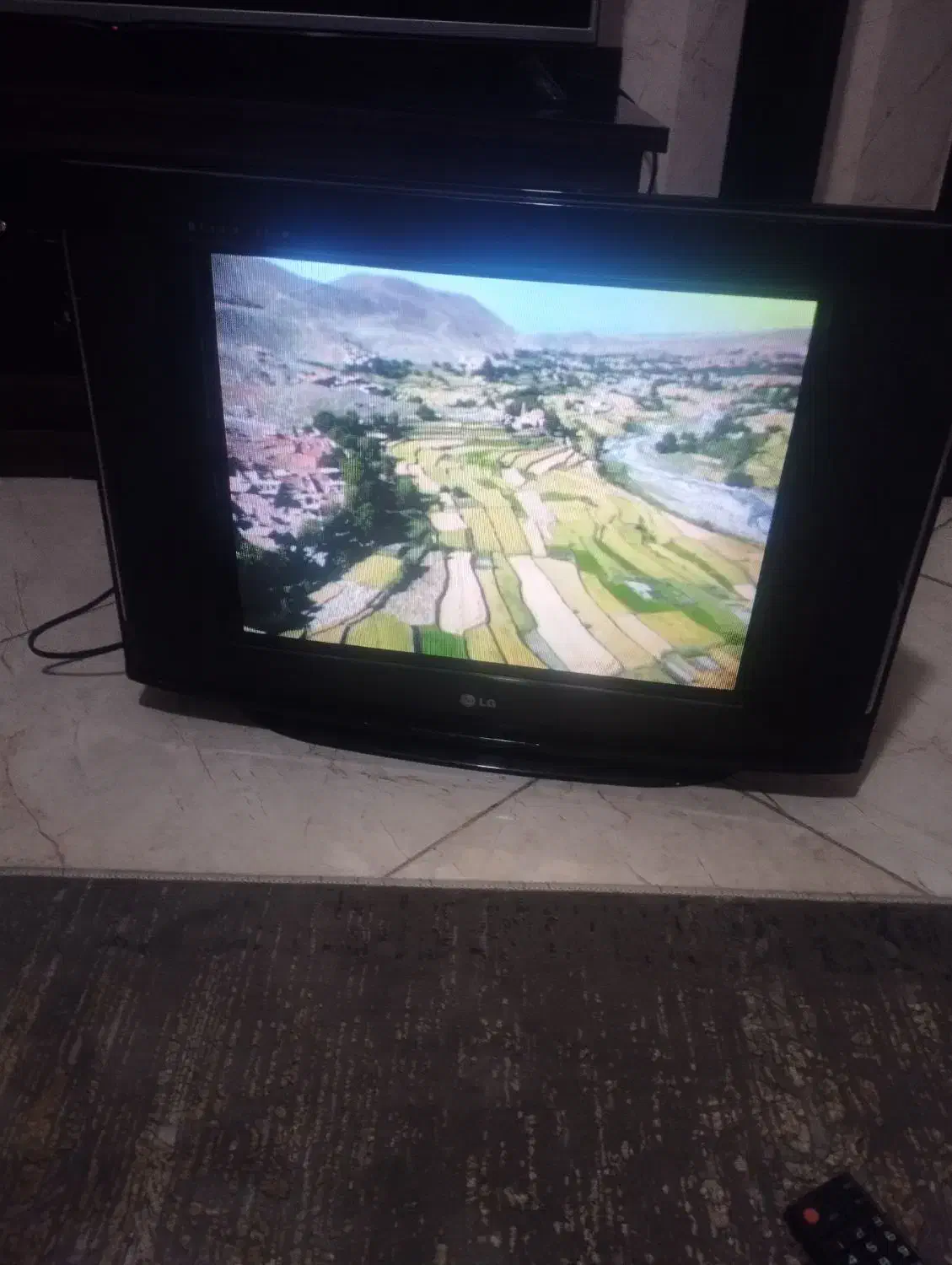 تلویزیون الجی تمیزقیمت ۸۰۰هزارتومان|تلویزیون و پروژکتور|جلین, |دیوار