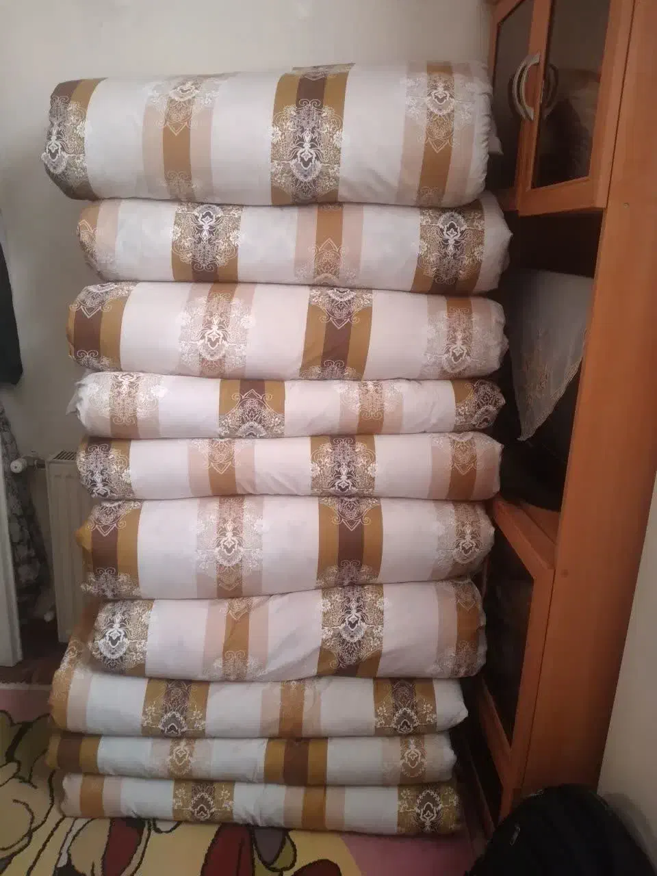 تعدادی تشک و لحاف دست دوز|رختخواب، بالش، پتو|اسلام‌شهر, شهرک واوان|دیوار