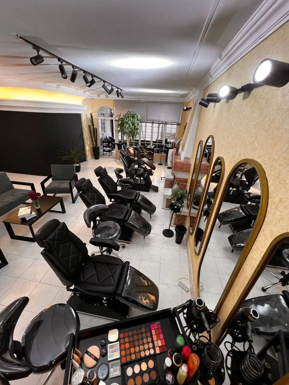 اجاره لاین و اتاق برای تمامی خدمات زیبایی|آرایشگاه و سالن‌های زیبایی|مشهد, رضاشهر|دیوار