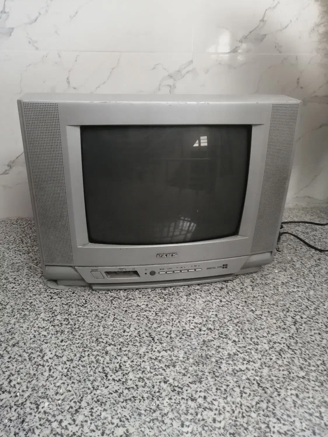 تلویزیون 14اینج سالم|تلویزیون و پروژکتور|شیراز, وزیرآباد|دیوار