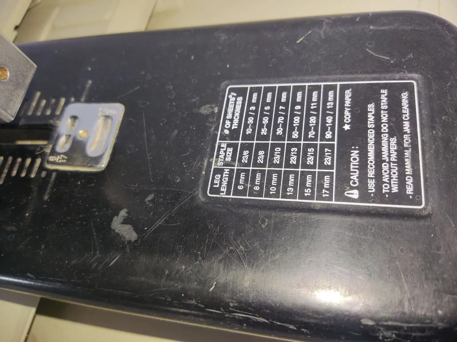 منگنه وسط زن kangaro|لوازم التحریر|سنندج, |دیوار