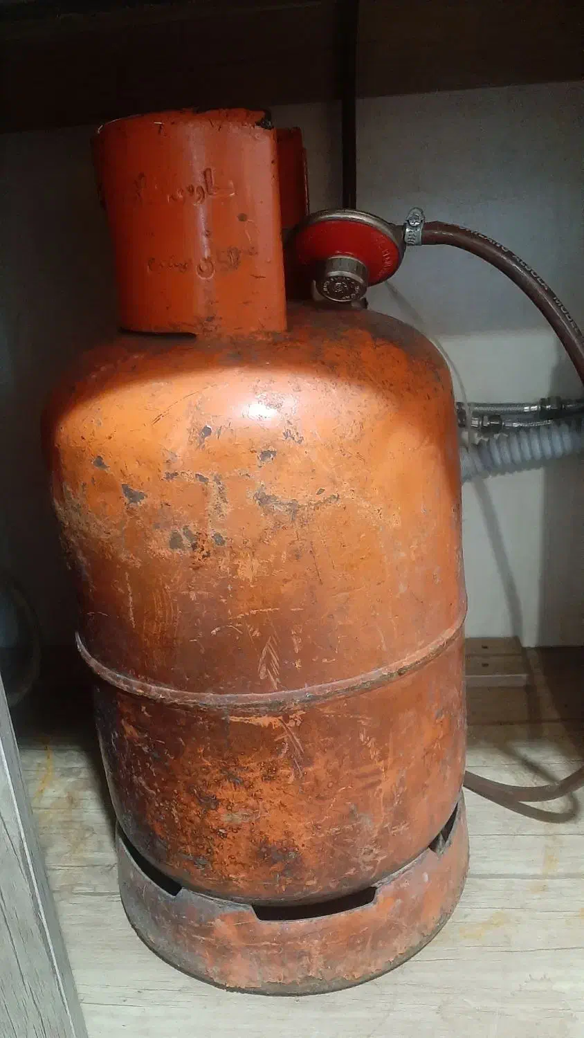 کپسول گاز ۱۱ کیلویی+ ۴عدد رگلاتور|اجاق گاز و لوازم برقی پختوپز|رشت, پسیخان|دیوار