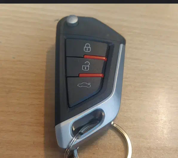 سویچ ماشین گم شده|اشیا|سلماس, |دیوار